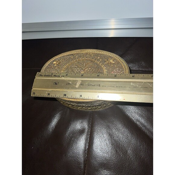 Hand-Etched Brass Jewelry Casket on Feet Oval Velvet Lined Hinged VTG 1950’s - Picture 7 of 8